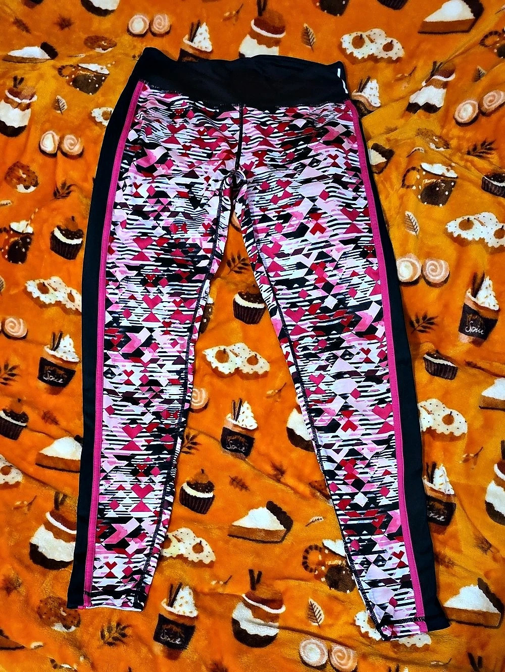 Geometric Active Leggings in Pink & Black Size Medium